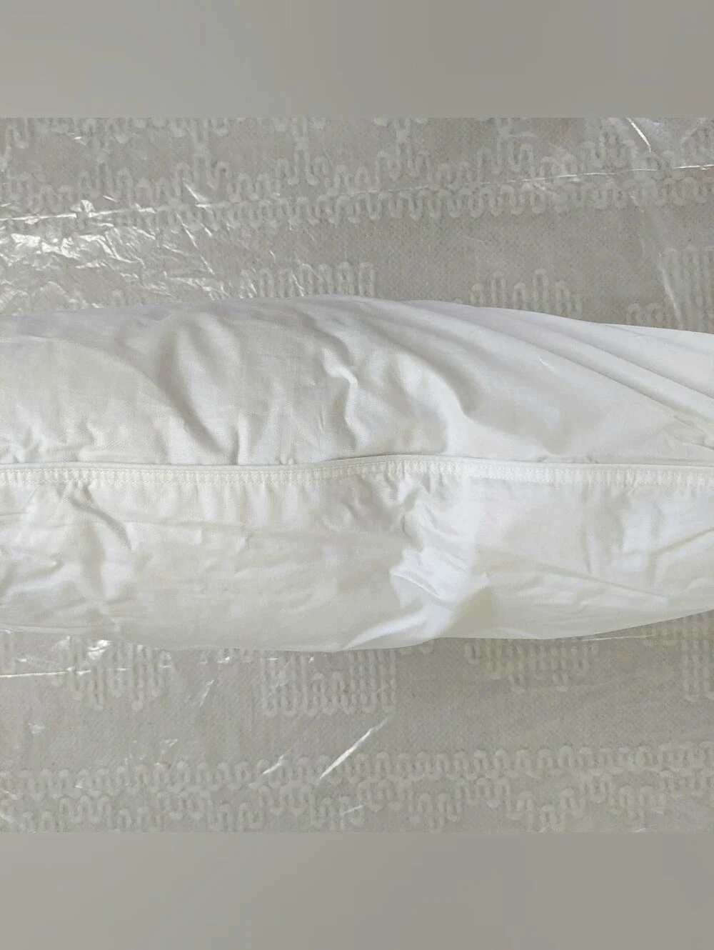 NWOT- Quince Standard White Duck Down Premium Pillow (Soft)(P90)